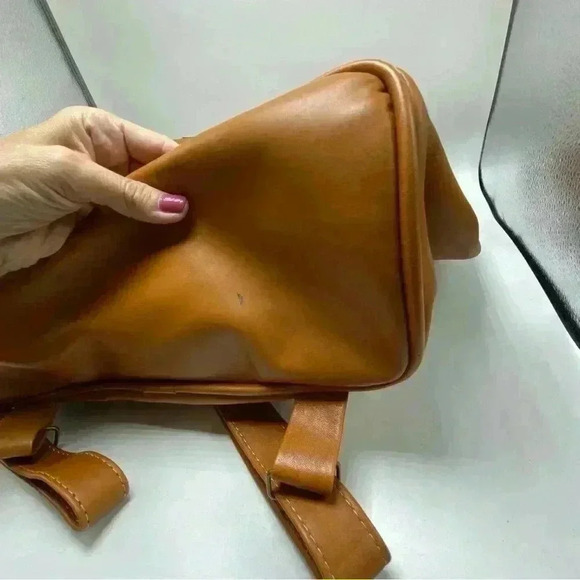 Leather backpack Cueropapel & tijera  designer leather goods by Sofia Prott - Picture 4 of 7